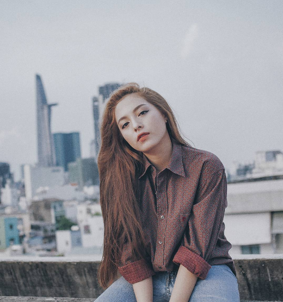 Thúy Huỳnh hiện đang sinh sống và làm việc tại TP. Hồ Chí Minh, được biết cô bạn là người gốc Việt 100% nhưng thần thái và các nét trên khuôn mặt rất Tây, vậy nên thường khiến người đối diện bối rối vì không biết gái Tây hay Việt.