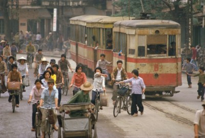 Tàu điện là hình ảnh đặc trưng của Hà Nội thời bao cấp, mặc dù nó đã chạy ở Hà Nội từ đầu thế kỷ 20
