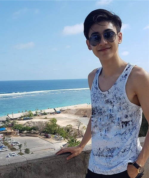 Lee Min Wei sở hữu gương mặt nam tính cùng nụ cười ngọt ngào không kém các nam thần Kpop.