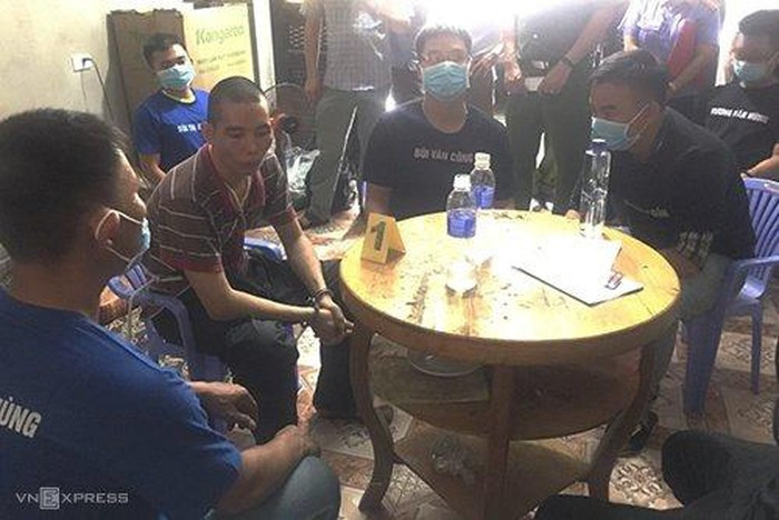 Lả đã nhiều lần hãm hiếp nữ sinh giao gà sau khi được Công và các bị can khác đồng ý. Sau khi hiếp, giết và khiêng xác nữ sinh giao gà đến ngôi nhà hoang, Lả trực tiếp tham gia quá trình bàn bạc với cả nhóm để thống nhất lời khai, ngụy tạo bằng chứng ngoại phạm, đối phó với cơ quan công an. Sau khi Vương Văn Hùng, Bùi Văn Công lần lượt bị bắt, Lường Văn Lả đã tìm cách vượt biên bỏ trốn nhưng bị công an bắt giữ.