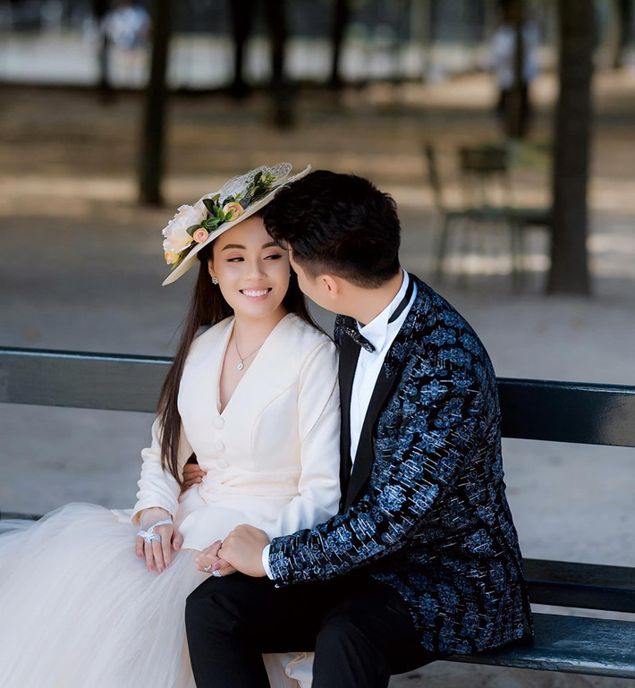 "Cuối cùng người đàn ông thương em rất nhiều đã xuất hiện, khiến mọi tổn thương và vất vả trong quá khứ của em trở nên đáng giá...