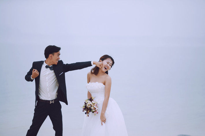 Để bõ công di chuyển, cặp đôi này đã có những giây phút vô cùng sảng khoái bên nhau, bên những người bạn thân thiết giữa thiên đường biển xanh và cát trắng.