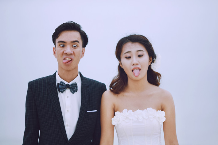 Với tiêu chí "không ngại xấu, chỉ sợ không độc", cặp đôi Hà thành đã khiến bất cứ ai cũng phải phì cười bởi những pha tạo dáng siêu bá đạo.