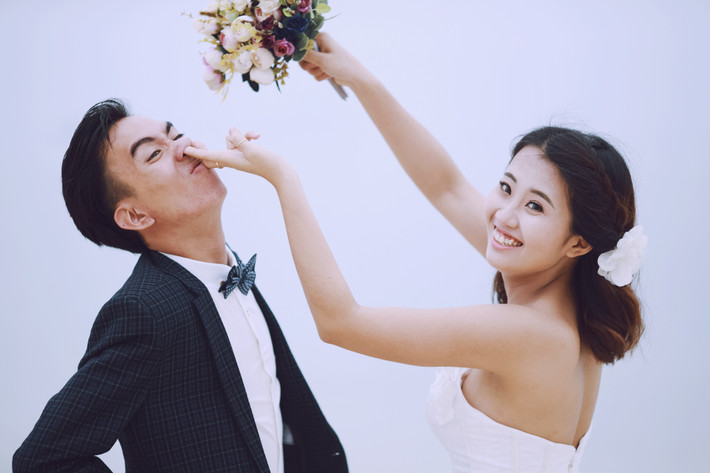 Nguyễn Bảo Dương – Trịnh Bảo Hà lặn lội từ Hà Nội về Quảng Ninh, rong ruổi mấy tiếng đồng hồ trên tàu cao tốc ra đảo Cô Tô - nơi được mệnh danh là "hòn ngọc" miền Bắc để chụp ảnh cưới. Ảnh trong bài: Hải Lê Cao.