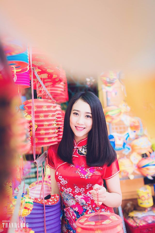 Huỳnh Hồng Loan, sinh năm 1994, còn được biết đến với cái tên hot girl Lona Huỳnh hay bạn gái Sơn Tùng MTP, thời gian gần đây là gương mặt được nhiều bạn trẻ, cư dân mạng biết đến với nhan sắc hấp dẫn và một số hoạt động nghệ thuật. Ảnh: Dương Thanh Long.
