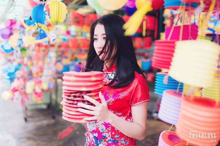 Lona Huỳnh đã tốt nghiệp trường Cao đẳng Văn hóa Nghệ thuật TP HCM, chuyên ngành diễn viên. Cô nàng lần đầu tiên được biết đến với biệt danh “bản sao của Hoa hậu Thu Thảo” bởi khuôn mặt mang nhiều nét giống hệt người đẹp này. Ảnh: Dương Thanh Long.
