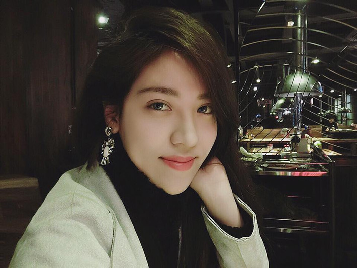 Khác với nhiều hot girl xinh đẹp thích cuộc sống hưởng thụ, Diễm My rất độc lập về kinh tế. Mặc dù sống cùng gia đình nhưng từ nhiều năm trước hoa khôi trường Công Đoàn đã có thể tự lo tiền học phí và mọi sinh hoạt của bản thân.
