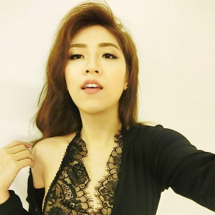 Bên cạnh thời gian học trên giảng đường, Diễm My thường dồn hết tâm huyết vào công việc kinh doanh online đồ lót, cô bạn cũng tranh thủ dạy tiếng anh tại trung tâm Topica và làm MC cho đài Vtvcab. Nhờ chiều cao ấn tượng, số đo 3 vòng nóng bỏng, các sản phẩm đồ nội y do Diễm My bán đều do cô tự làm mẫu và quảng cáo cho thương hiệu của mình.