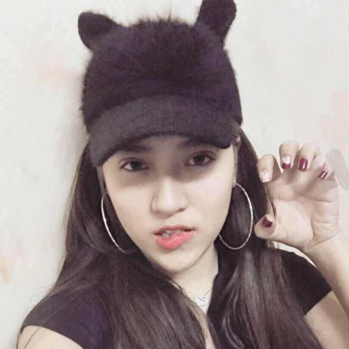Nếu như nhiều sinh viên năm cuối luôn phải sống trong tâm lý lo lắng, sợ hãi vì công việc sau khi ra trường thì với Diễm My lại hoàn toàn ngược lại. Ngay từ năm thứ 1, cô bạn hot girl trường Công Đoàn đã chủ động tìm kiếm công việc phù hợp với bản thân, phát triển cho sự nghiệp sau này.