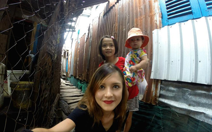 Dù công việc hiện tại của Mai Mai khá bận rộn nhưng bông hồng lai xinh đẹp đã cố gắng tạo ra một trang blog và kênh Youtube để quảng bá văn hóa Việt Nam đến với bạn bè năm châu.