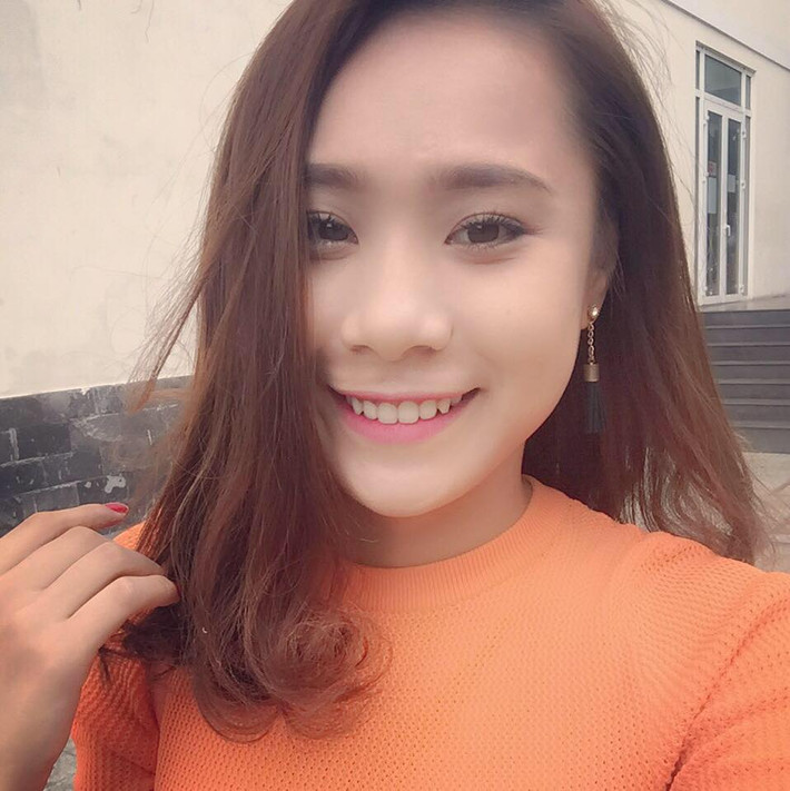Mặc dù lịch diễn dày đặc, công việc luôn luôn bận rộn nhưng Bích Trâm vẫn dành thời gian chăm sóc và làm đẹp cho bản thân. Trong mọi bức hình khi chia sẻ trên trang cá nhân, cô nàng rất tự tin khoe nước da trắng mịn, nụ cười lúc nào cũng ngọt ngào, đáng yêu.