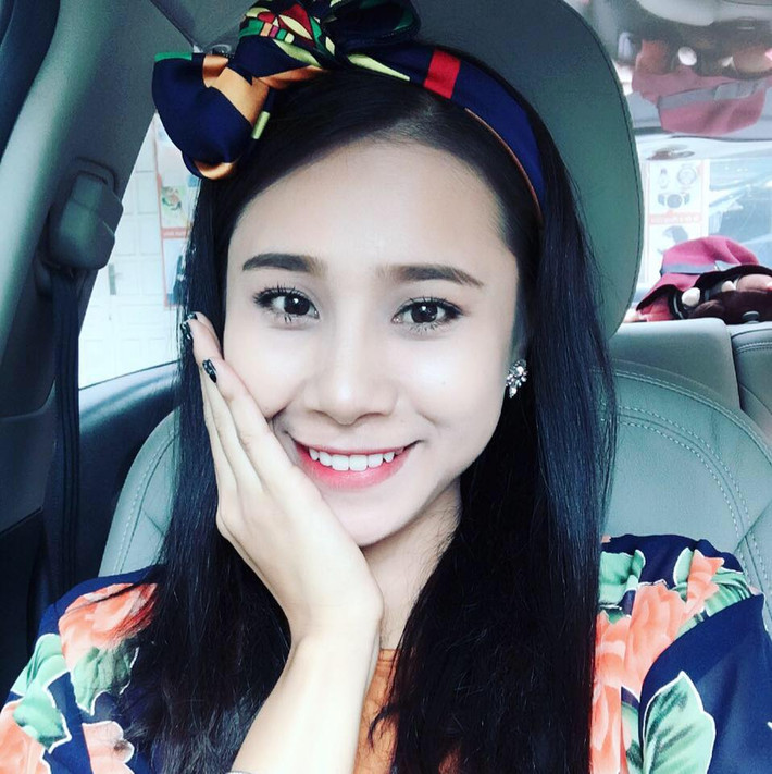 Bẵng đi một thời gian dài, giờ đây khi nhìn lại cô nàng Miss Teen Bích Trâm ngày nào, người ta không khỏi ngạc nhiên và ngưỡng mộ về những thành công mà cô đã nỗ lực đạt được. Cùng với đó nhan sắc ngày càng tươi trẻ, cuốn hút của người đẹp 9X đang được dư luận dành nhiều lời ngợi khen có cánh.