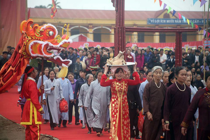 Người dân Đọi Sơn đều hào hứng, vui tươi trong ngày hội.