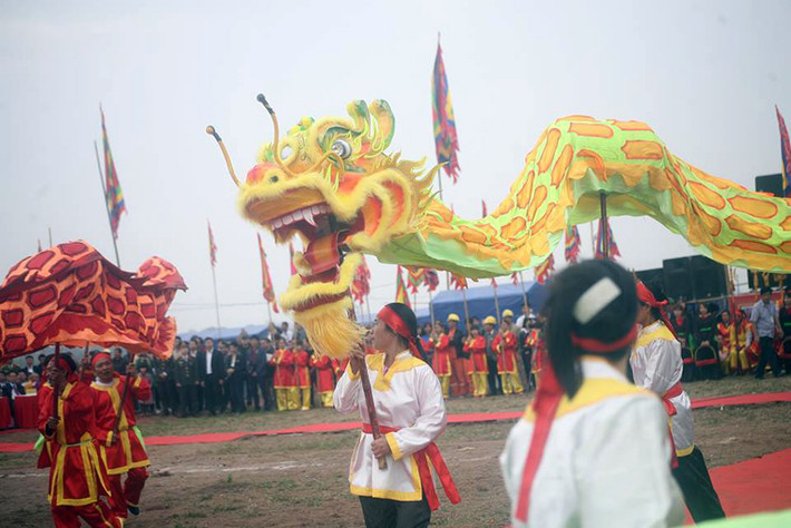 Màn múa rồng đặc sắc do người dân xã Đọi Sơn thực hiện tại lễ hội.