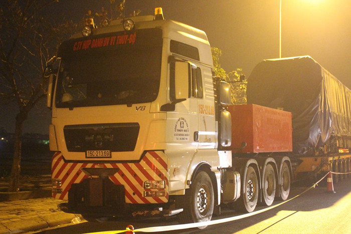 Rạng sáng 19/2, 4 chiếc xe ô tô vận chuyển chở những bộ phận đầu tiên của đoàn tàu Cát Linh – Hà Đông từ cảng Hải Phòng đã về đến Hà Nội.
