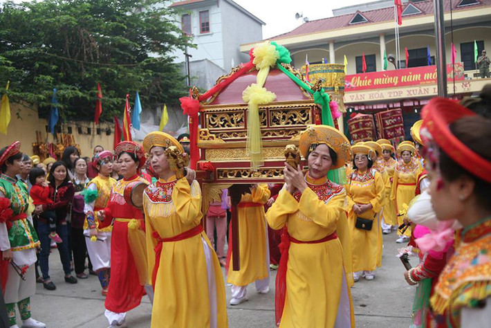 Nhiều người tỏ ra hào hứng, phấn khởi khi được tham gia ngày hội cùng với người dân làng Xuân Đỉnh.