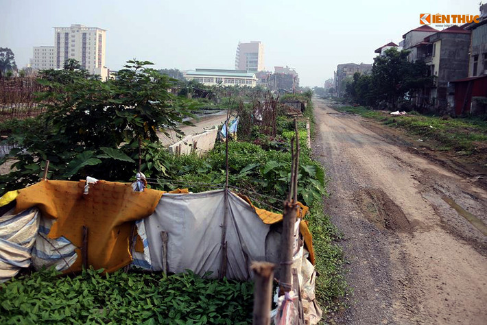 Người dân đang phải ngày ngày đánh vật với đoạn đường "đau khổ", trong khi dự án vẫn cứ nằm im.