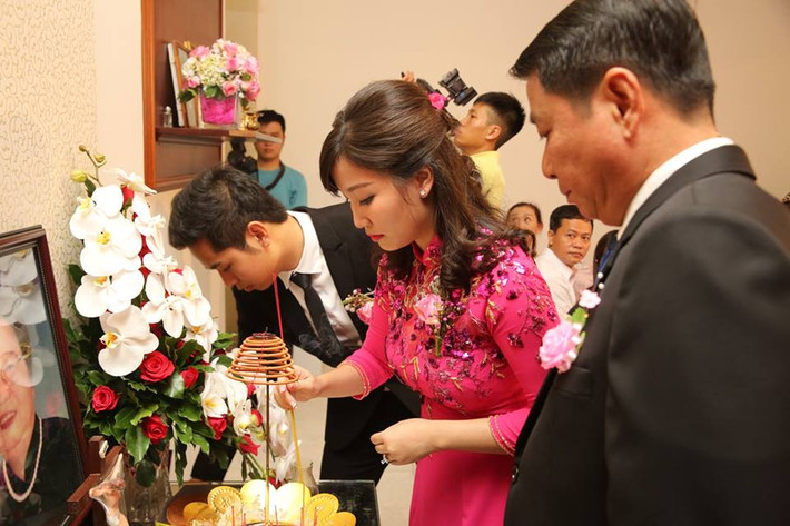 Đám cưới rước dâu bằng máy bay Vietnam Airlines của Hoàng Hằng và Minh Thiện được nhiều người khen ngợi là đám cưới trong mơ, vừa độc đáo, vừa sang trọng mà không quá phô trương.
