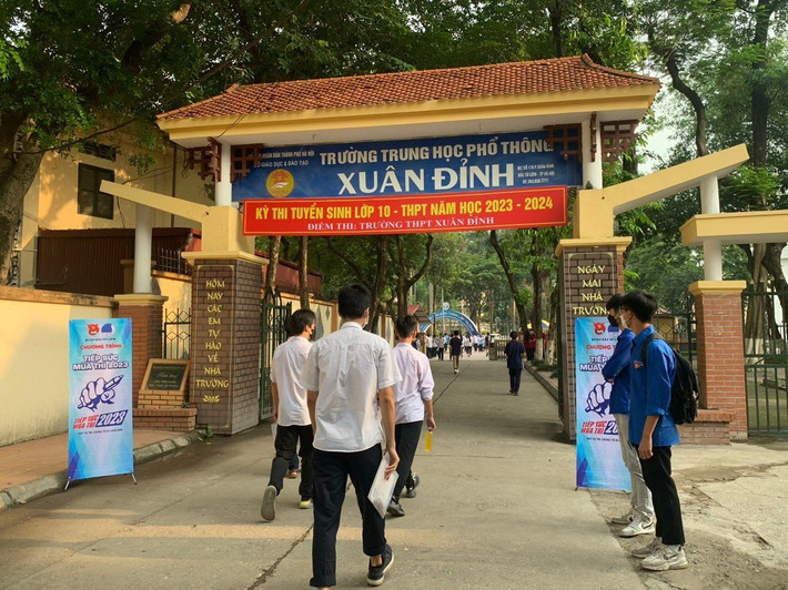 Ông Trần Thế Cương, Giám đốc Sở GD&ĐT Hà Nội thông tin: Hà Nội là địa phương có số lượng thí sinh đăng ký dự thi tuyển sinh lớp 10 lớn nhất cả nước với hơn 116.000 lượt học sinh đăng ký.
