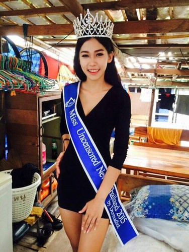 Một điều đáng ngạc nhiên khác là, dù trở thành hoa hậu một cách rất bất ngờ và nhận một phần thưởng không nhỏ, nhưng Mint Kanistha cho biết cô sẽ vẫn tiếp tục làm công việc nhặt rác, bán quần áo cũ như từ trước tới nay. Sau khi chiến thắng, trở thành hoa hậu, lần đầu tiên về nhà Mint đã quỳ lạy mẹ. Hình ảnh này đã gây sốt trên nhiều trang mạng quốc tế và tạo ra hiệu ứng vô cùng lớn. Được biết Mint là một người con rất ngoan, không bao giờ oán thán về thân phận, cuộc sống và công việc bần hàn của mình và mẹ.