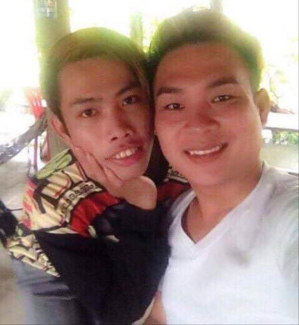 Tìm hiểu về quá khứ của Tùng Sơn, nhiều dân mạng còn rất bất ngờ khi dường như trước khi lên Sài Gòn, sau đó rộ tin đồn cặp kè với chàng stylist Ngô Huân, Tùng Sơn đã từng có bạn trai ở quê nhà. Người bạn trai tin đồn này tên Đ., sinh sống ở Trà Vinh luôn theo sát và tỏ ra là người nắm rất rõ các thông tin về cuộc sống hiện tại của Tùng Sơn. Sau lần "công chúa Thủy Tề" kêu cứu vì bị uy hiếp, tống tiền vừa rồi và nói sẽ trở về quê, khiến nhiều dân mạng tưởng là thật... nhưng rồi chính anh Đ. đã xác nhận rằng Tùng Sơn với lý do nào đó vẫn cố gắng bám trụ ở Sài Gòn và hiện tại vẫn chưa trở về Trà Vinh.