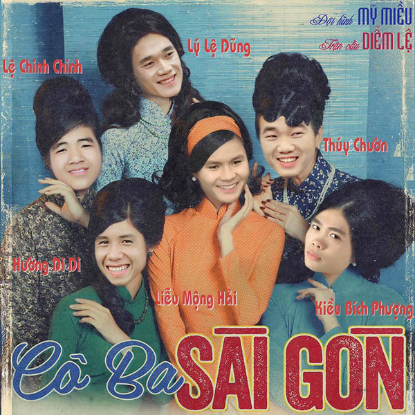 Hình chế từ tấm poster Cô Ba Sài Gòn phiên bản U23 Việt Nam chính với các kiểu tạo dáng dịu dàng, duyên dáng với áo dài truyền thống của các nhân vật cũng khiến các cầu thủ Đức Chinh, thủ môn Bùi Tiến Dũng, Xuân Trường… duyên dáng, dịu dàng không kém.