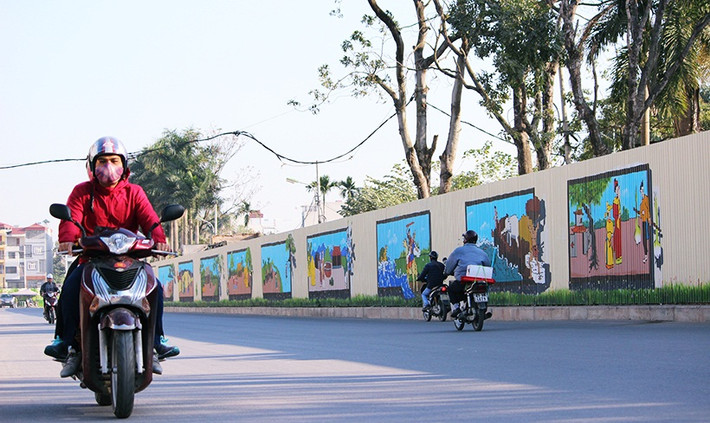  Con đường tranh 3D với chiều dài khoảng 300m, cao 3m và tổng diện tích gần 1.000m2 trên đường Hồ Tùng Mậu (Hà Nội) dù mới xuất hiện vài tháng nay nhưng đã chiếm được nhiều tình cảm của người dân mỗi khi họ di chuyển qua đây.