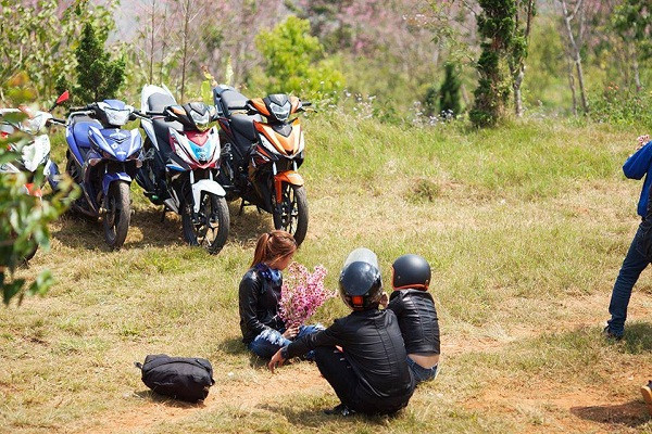 Sau Tết Âm lịch vừa qua, thành phố sương mù 'bội thực' bởi rác thải, bao ni lông và những ngày này 'thành phố ngàn hoa' đang bị 'thất thủ', bị 'giẫm nát' bởi ý thức của những người tự nhận mình yêu thích hoa, yêu thích khám phá cảnh đẹp. Câu chuyện này một lần nữa dấy lên hồi chuông cảnh báo về ý thức của người Việt.
