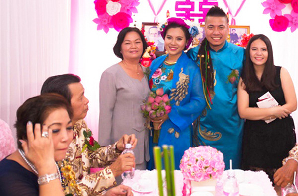 Đôi vợ chồng hạnh phúc trong lễ vu quy, Ảnh trong bài: Facebook nhân vật.