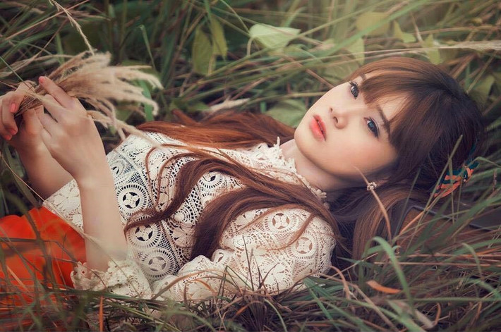 Ít ai có thể tin được cô gái trong bức ảnh này năm nay 26 tuổi. Tuy nhiên đây là sự thật 100%. Phạm Huyền Nhi, sinh năm 1990, là một cô gái Đà Nẵng chính hiệu, thường xuyên lâm vào cảnh dở khóc dở cười do khuôn mặt, dáng vẻ trẻ hơn rất nhiều so với tuổi thật của mình. Ảnh trong bài: Facebook nhân vật.