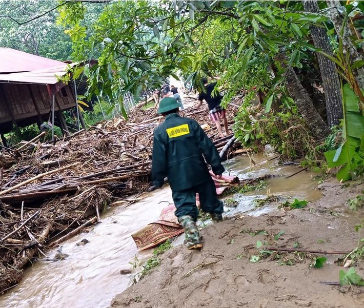 Ông Vi Văn Du, Bí thư Đảng ủy xã Tri Lễ (huyện Quế Phong), cho biết: “Do mưa lớn kéo dài, khoảng 23h50 tại địa bàn bản Lam Hợp đã xảy ra lũ ống. Rất may mắn trận lũ ống không gây thiệt hại về người nhưng gây tổn thất lớn tài sản, hoa màu của bà con”.