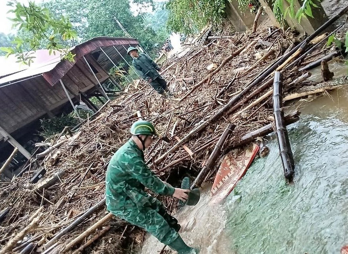 Đồn Biên phòng Tri Lễ và Đồn Biên phòng Hạnh Dịch, Ban Chỉ huy Bộ đội Biên phòng tỉnh Nghệ An phối hợp với chính quyền địa phương tổ chức lực lượng xuống địa bàn động viên nhân dân, thống kê thiệt hại, triển khai các biện pháp hỗ trợ bà con khắc phục hậu quả.