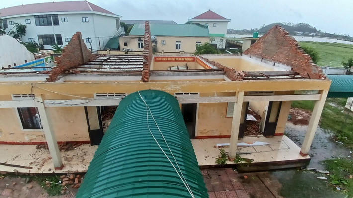 Bão số 5 khiến nhiều trường học trên địa bàn tỉnh Hà Tĩnh bị thiệt hại nặng.