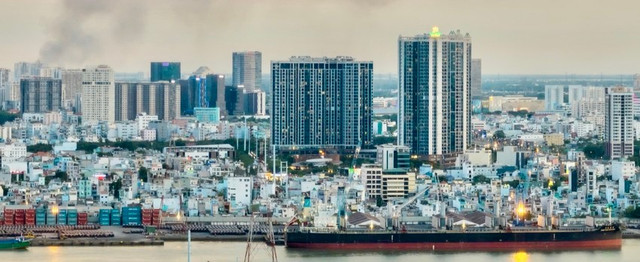 Sở Xây dựng TP.HCM đánh thị trường bất động sản ở TP HCM phát triển nhanh nhưng vẫn chưa ổn định, minh bạch, còn tiềm ẩn nhiều rủi ro. Ảnh: NGUYỆT NHI Sở Xây dựng TP.HCM đánh thị trường bất động sản ở TP HCM phát triển nhanh nhưng vẫn chưa ổn định, minh bạch, còn tiềm ẩn nhiều rủi ro. Ảnh: NGUYỆT NHI