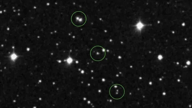 Bộ ảnh cũ hơn 70 tuổi hé lộ manh mối về UFO