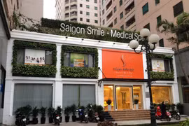 Nhân viên Saigon Smile Medical khẳng định các sản phẩm đều đạt chứng nhận FDA