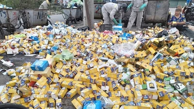 Hàng nghìn hộp thực phẩm chức năng đổ ở bãi rác TP Hạ Long