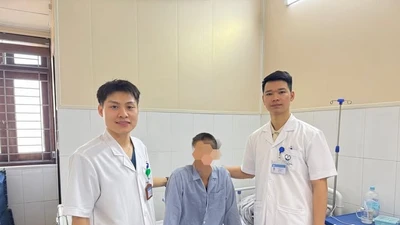 Hậu quả khôn lường từ việc 'gắn bi' bao quy đầu ở cơ sở xăm hình