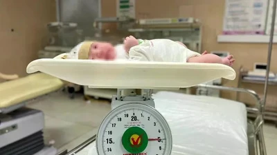 Sản phụ 34 tuổi ở Phú Thọ sinh bé gái nặng 5 kg