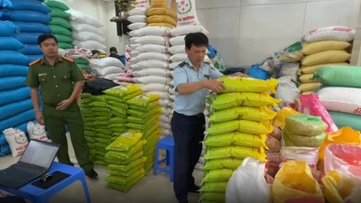 Hàng loạt cửa hàng ở Hà Nội kinh doanh gạo ST25 giả mạo