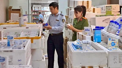 Hà Nội phát hiện một lượng lớn sữa, mỹ phẩm nhập lậu