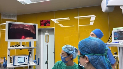 Cứu sống người phụ nữ chửa ngoài tử cung vỡ sốc mất máu