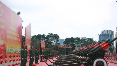 Cận cảnh dàn pháo lễ uy nghiêm tại sân Mỹ Đình trước ngày diễu binh