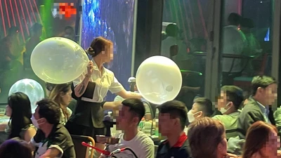 Nam thanh niên 20 tuổi tổn thương tủy cổ vì lạm dụng bóng cười