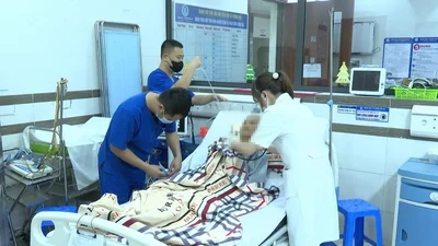 Cụ bà ở Phú Thọ hoại tử thượng bì do nhiễm độc thuốc