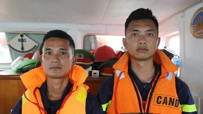 Trung uý công an kể phút phá kính, cứu bé trai trên tàu Vịnh Xanh 58 