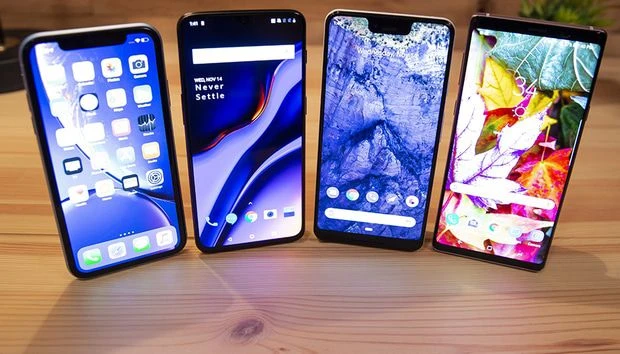 Hậu “tai thỏ” và “nốt ruồi”, xu hướng smartphone nào sẽ lên ngôi?
