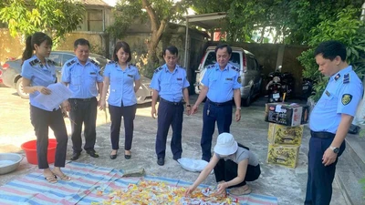 Tiêu hủy 1.200 sản phẩm thực phẩm, mỹ phẩm không rõ nguồn gốc