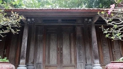 Ngôi nhà cổ làm từ gỗ quý “ngang kim cương” ở Bắc Giang 
