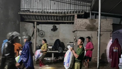 Hà Tĩnh oằn mình hứng chịu đợt mưa lũ trái mùa